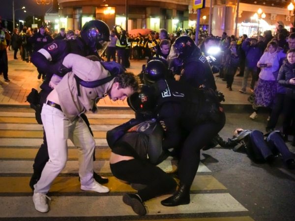 Abaixo a “mobilização” forçada e os “referendos” de Putin. Redobrar o apoio à resistência ucraniana!