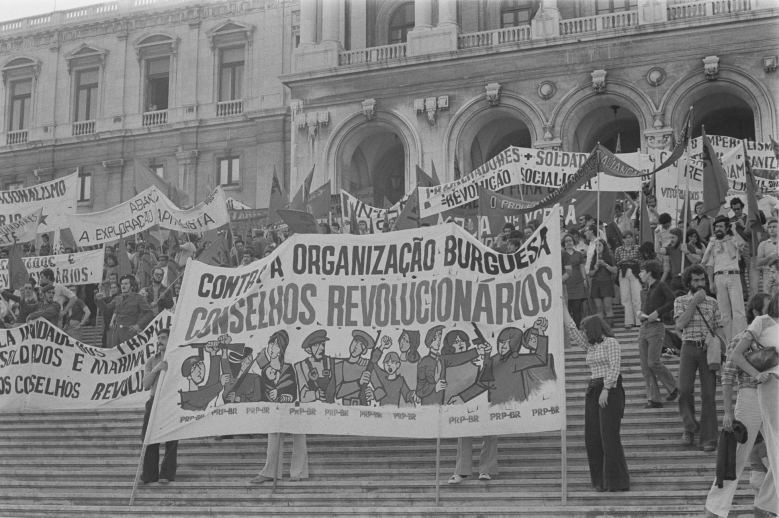 Contra qualquer ataque aos direitos na Constituição! É preciso uma nova&nbsp;Revolução!